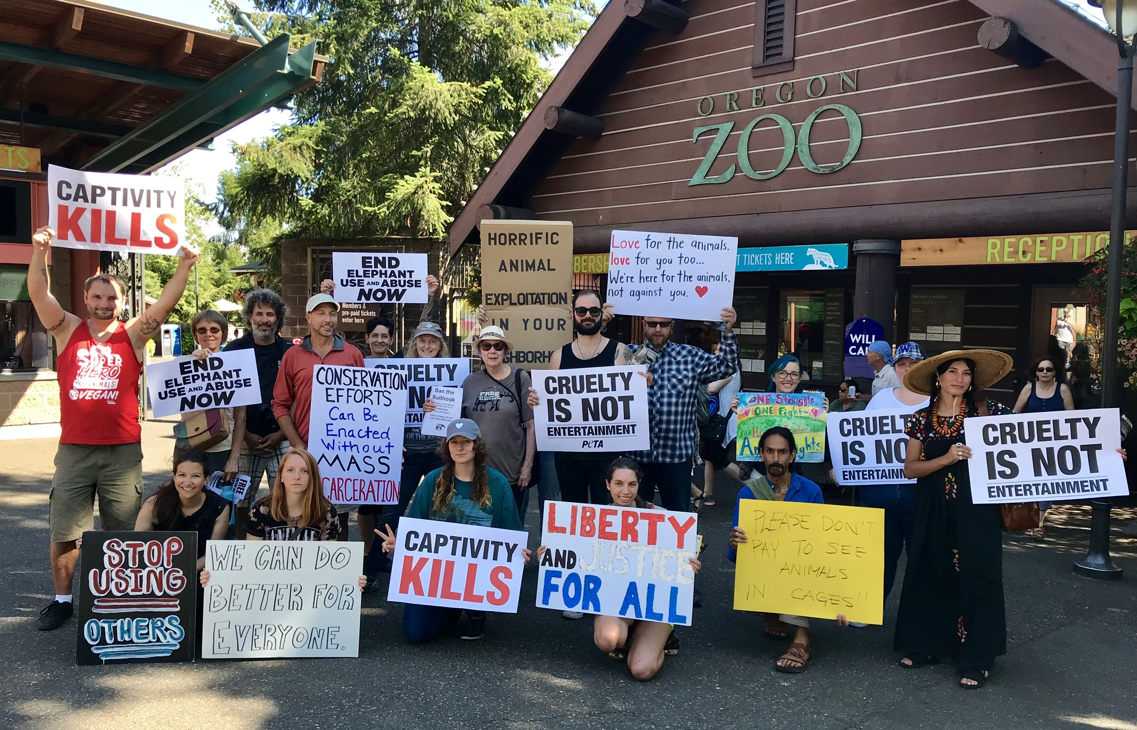 captivity kills Portland Animal Save Free the Oregon Zoo Elephants protest cruelty group