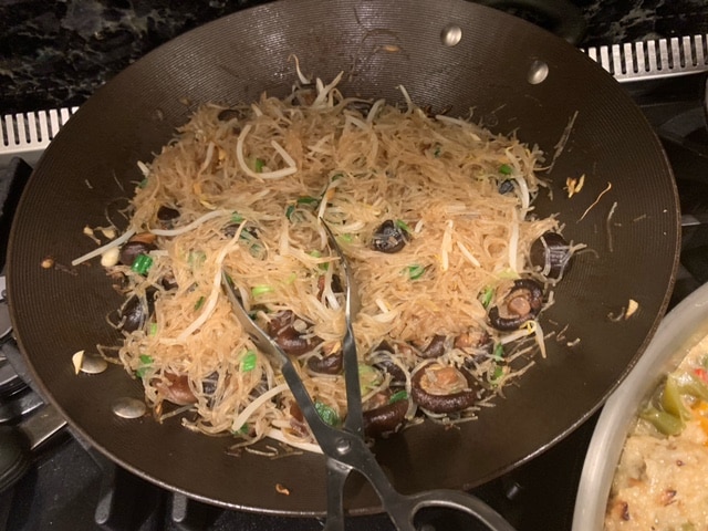 Bean Vermicelli with Chinese dried mushroom and green onions. Asian Recipes.