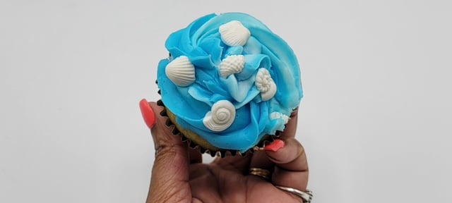 isomalt sugar decorated cupcakes