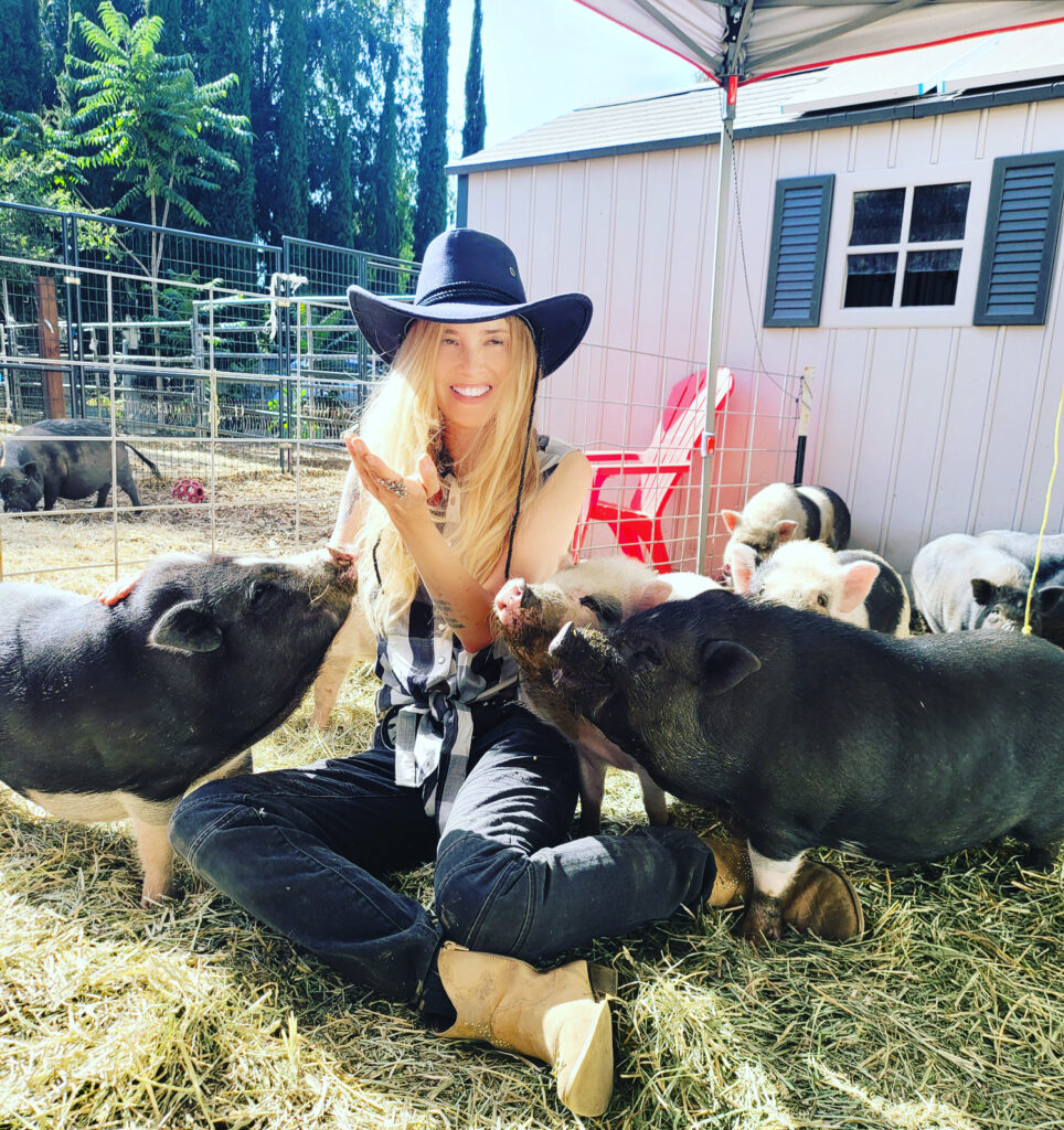 Simone Reyes and a family of pigs
